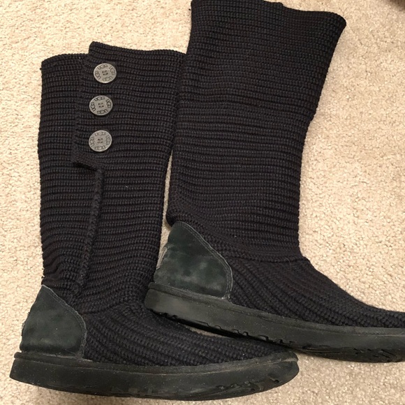 black crochet uggs